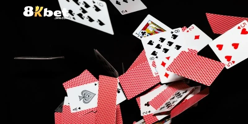 Quan sát mặt sau bài để nhận ra quân đối phương dễ dàng